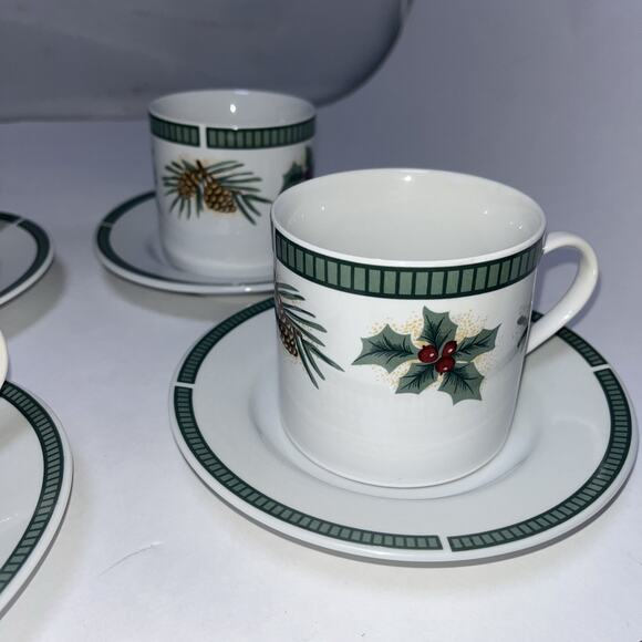 SET OF 4 Fairfield Fine China WINTERGREEN Cups and Saucers. Christmas Holiday - Picture 3 of 11